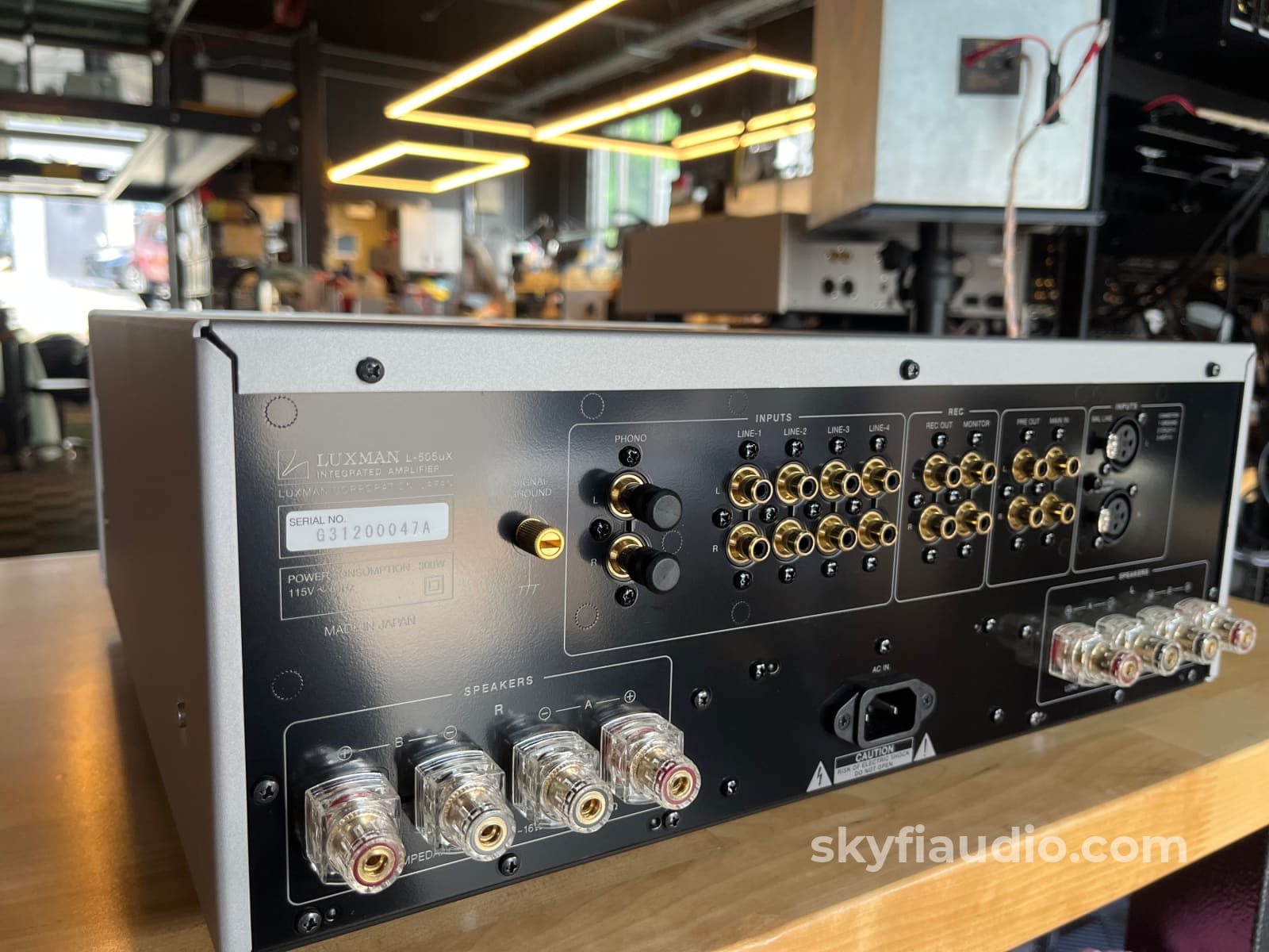 Luxman L-505uX Integrated Amplifier - 100 Watts W/ Remote - Amplifier