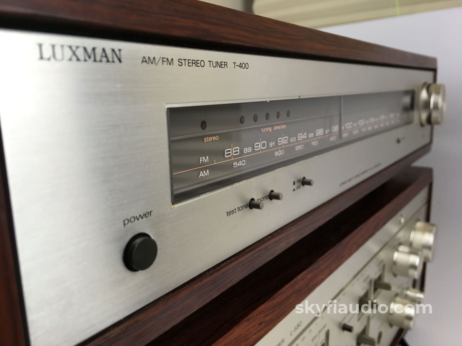 Luxman L-580 Integrated Amplifier And T-400 Tuner