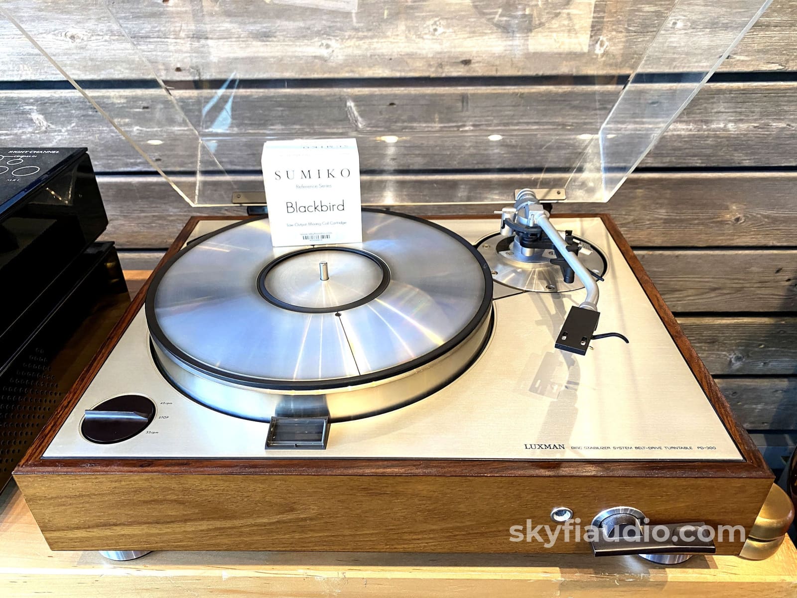 Luxman Pd-300 Vintage Turntable With New Sumiko Blackbird Mc Cartridge