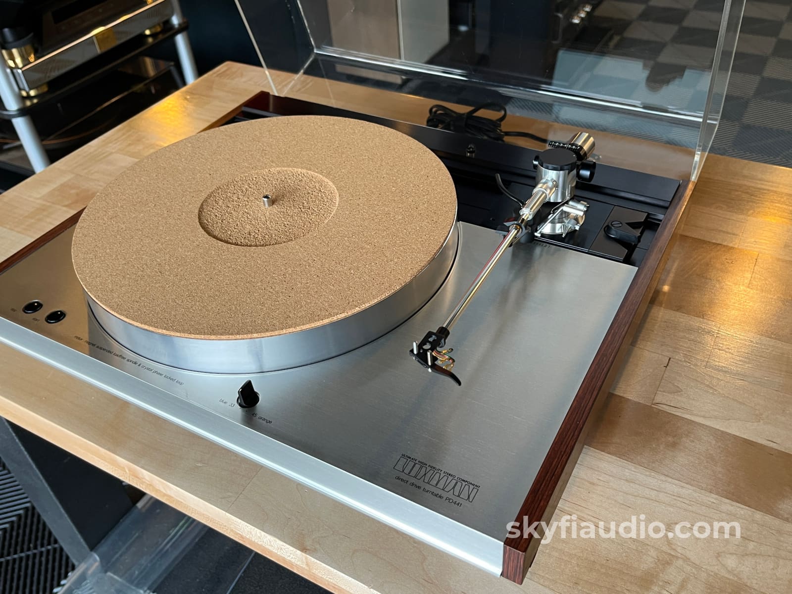 Luxman PD441 Vintage turntable - Direct Drive - W/ New Ortofon X40 Cartridge Turntable