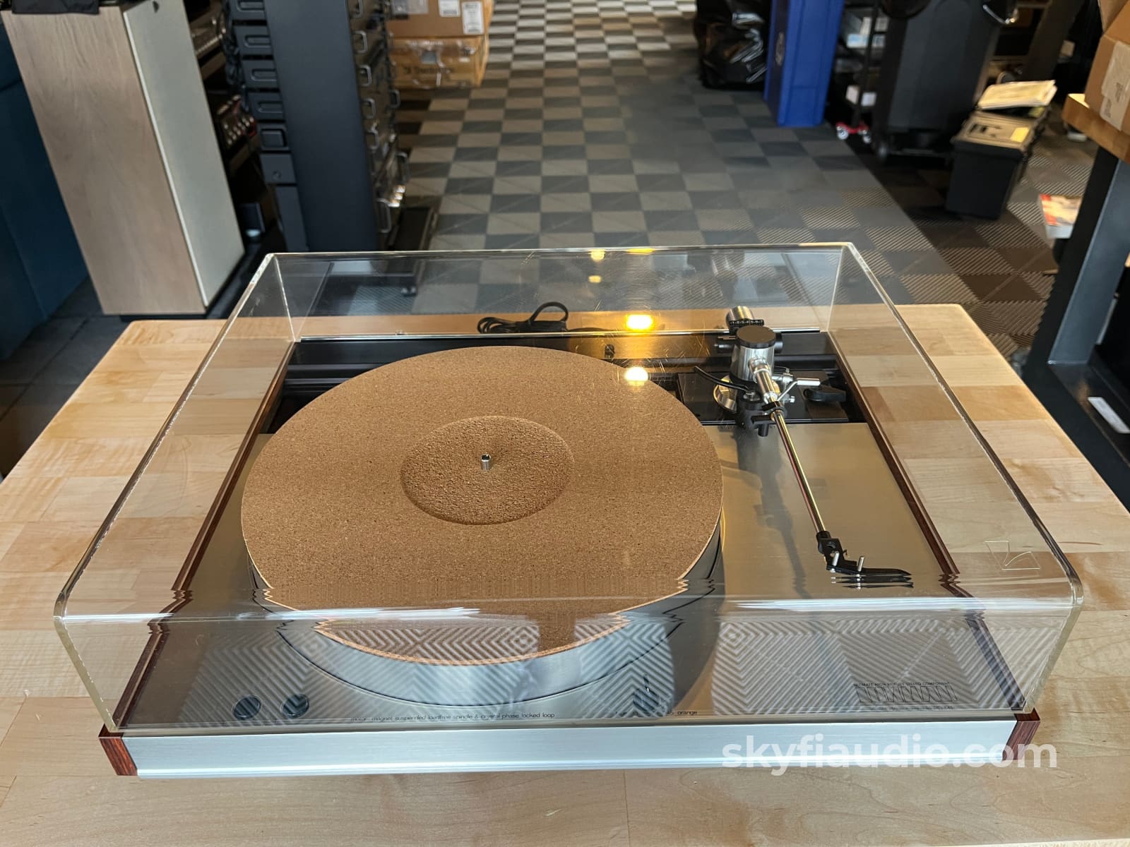 Luxman PD441 Vintage turntable - Direct Drive - W/ New Ortofon X40 Cartridge Turntable