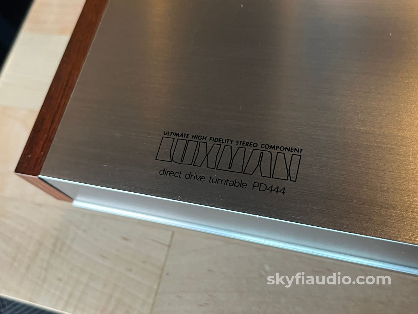 Luxman PD444 Vintage Turntable - W/ New Lyra Delos MC Cartridge Turntable