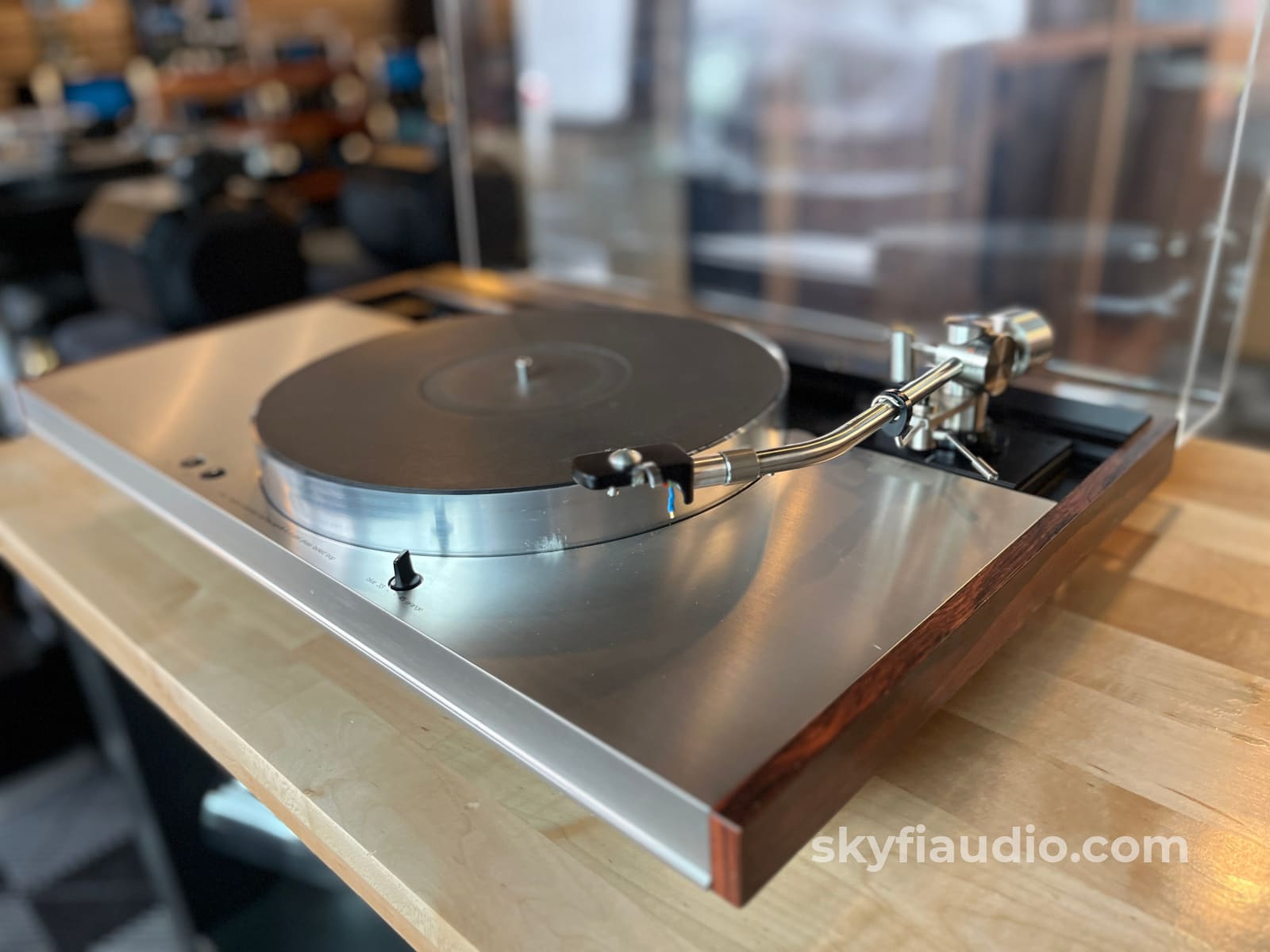 Luxman PD444 Vintage Turntable - W/ New Lyra Delos MC Cartridge