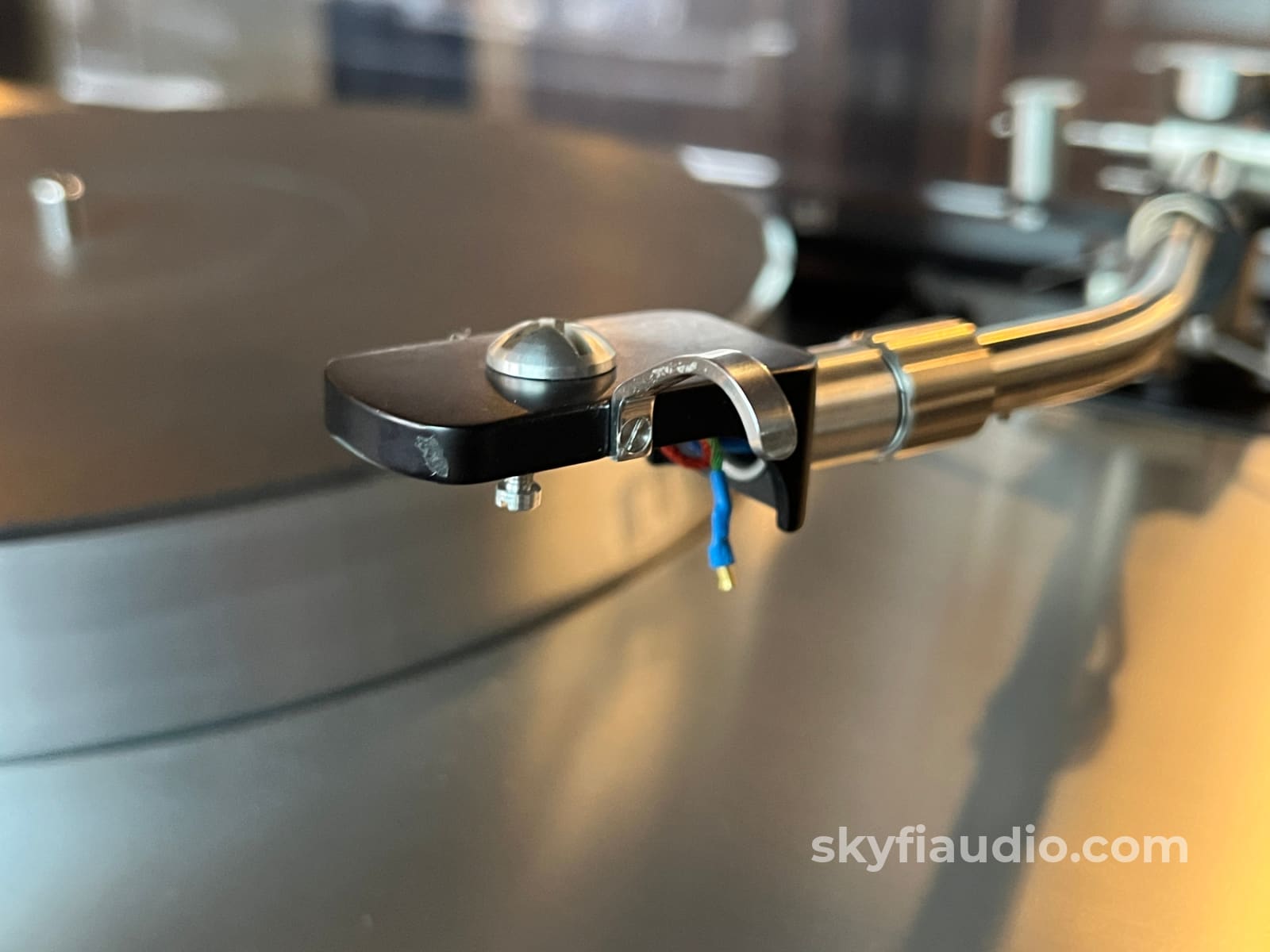 Luxman PD444 Vintage Turntable - W/ New Lyra Delos MC Cartridge Turntable