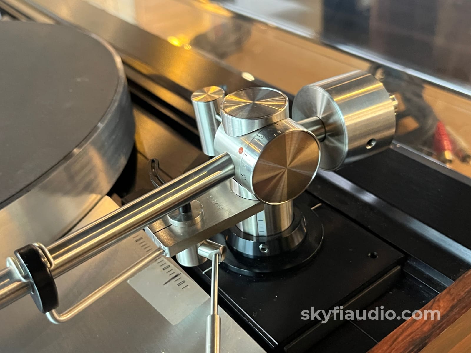 Luxman PD444 Vintage Turntable - W/ New Lyra Delos MC Cartridge Turntable