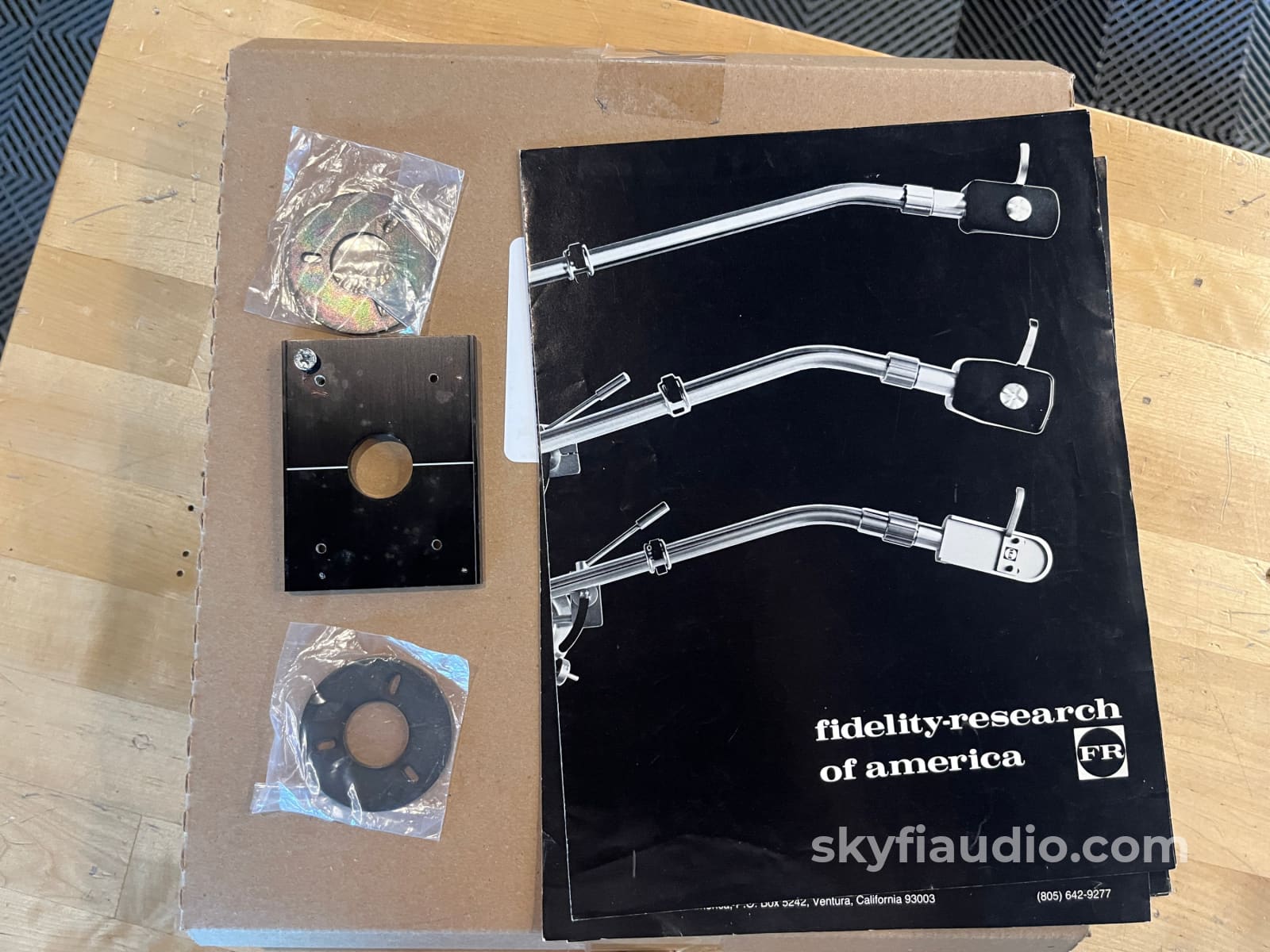 Luxman PD444 Vintage Turntable - W/ New Lyra Delos MC Cartridge Turntable