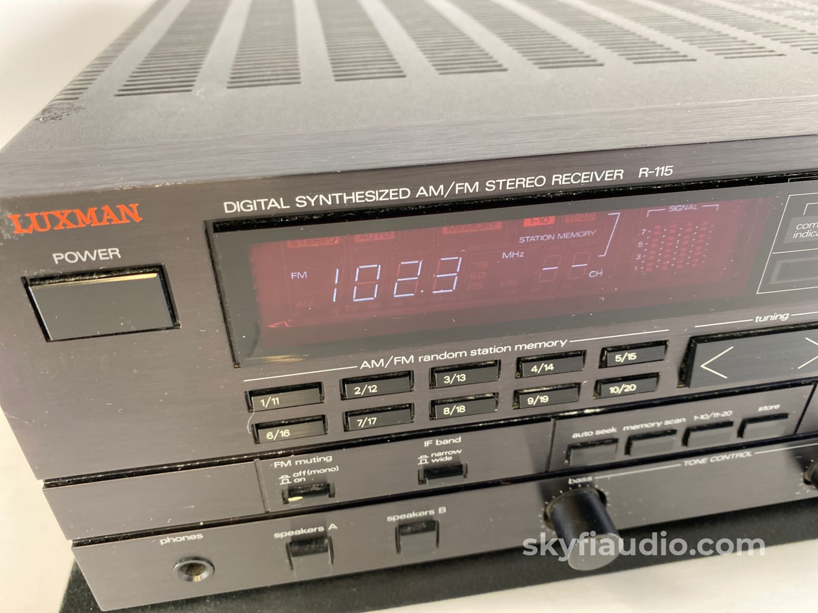 Luxman R-115 Vintage Digital Synthesized Am/Fm Stereo Receiver Integrated Amplifier
