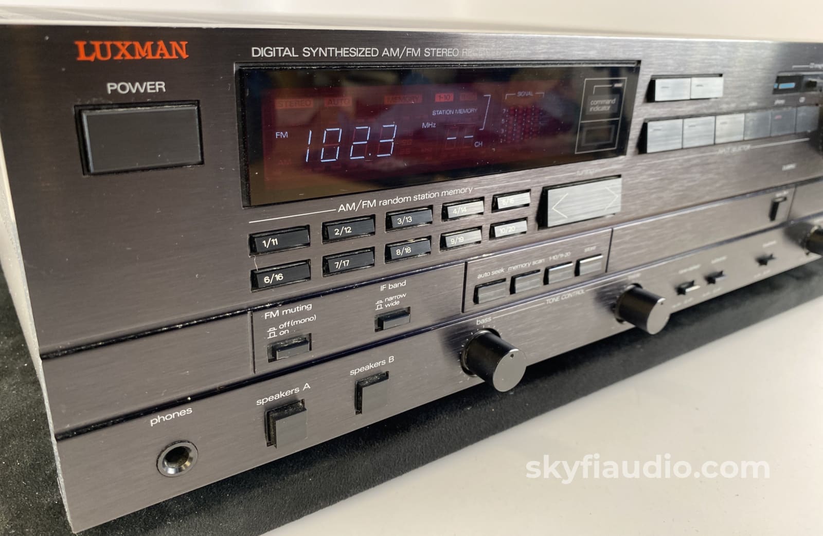 Luxman R-115 Vintage Digital Synthesized Am/Fm Stereo Receiver Integrated Amplifier