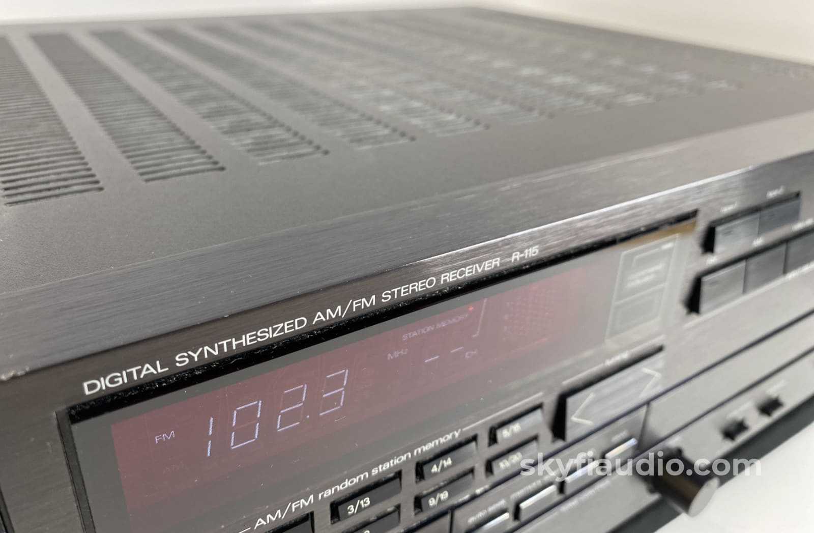 Luxman R-115 Vintage Digital Synthesized Am/Fm Stereo Receiver Integrated Amplifier