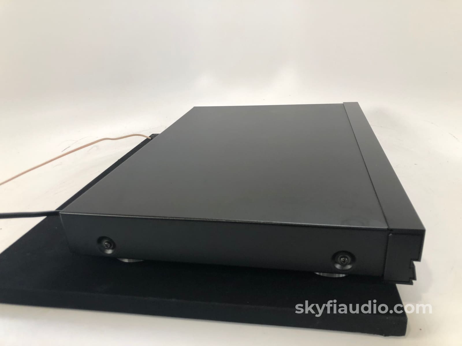 Luxman T-117 Digital Synthesized AM/FM Stereo Tuner