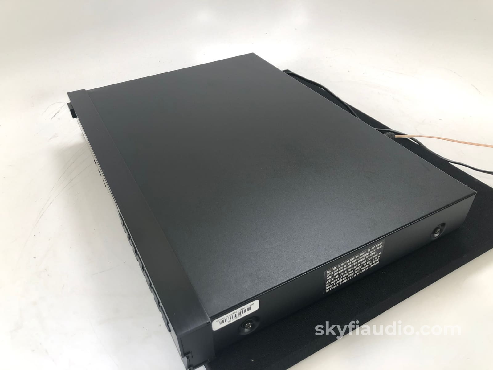 Luxman T-117 Digital Synthesized AM/FM Stereo Tuner