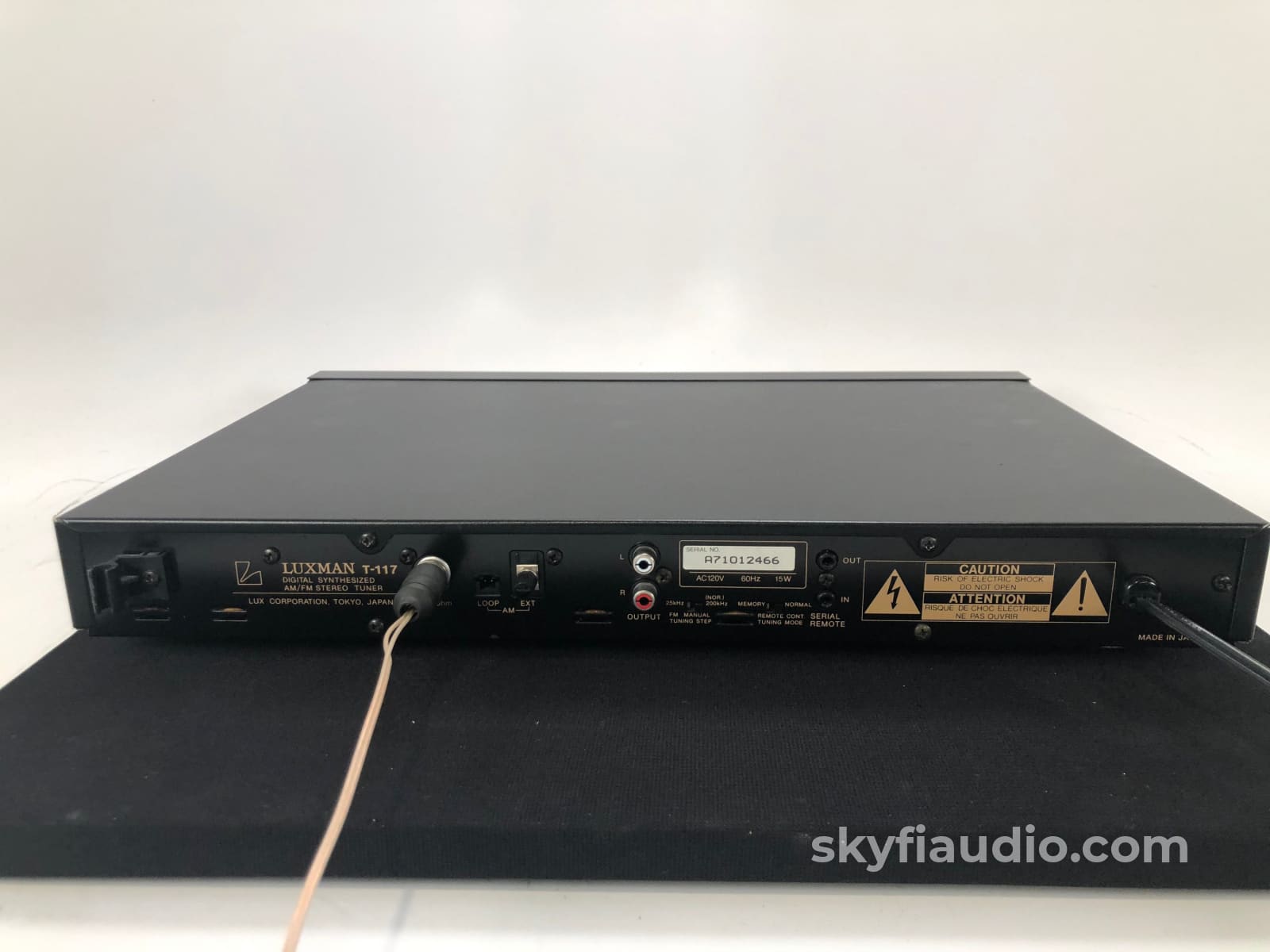 Luxman T-117 Digital Synthesized Am/Fm Stereo Tuner