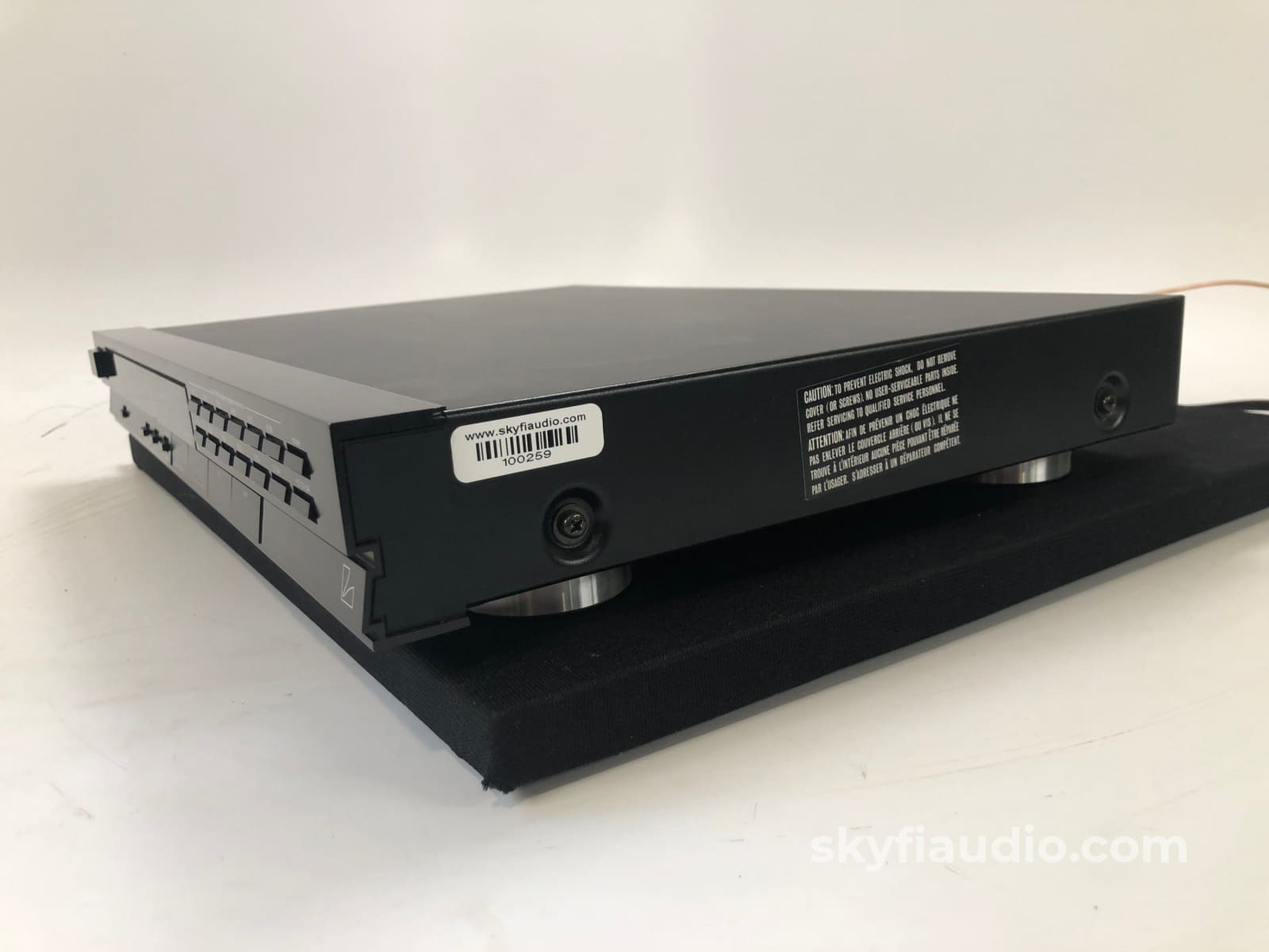 Luxman T-117 Digital Synthesized AM/FM Stereo Tuner