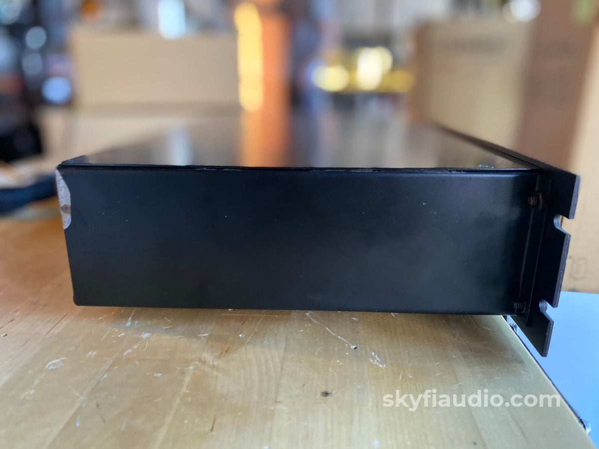 Magnum Dynalab Ft-101 Digital/Analog Reference Fm Tuner W/St-2 Antenna