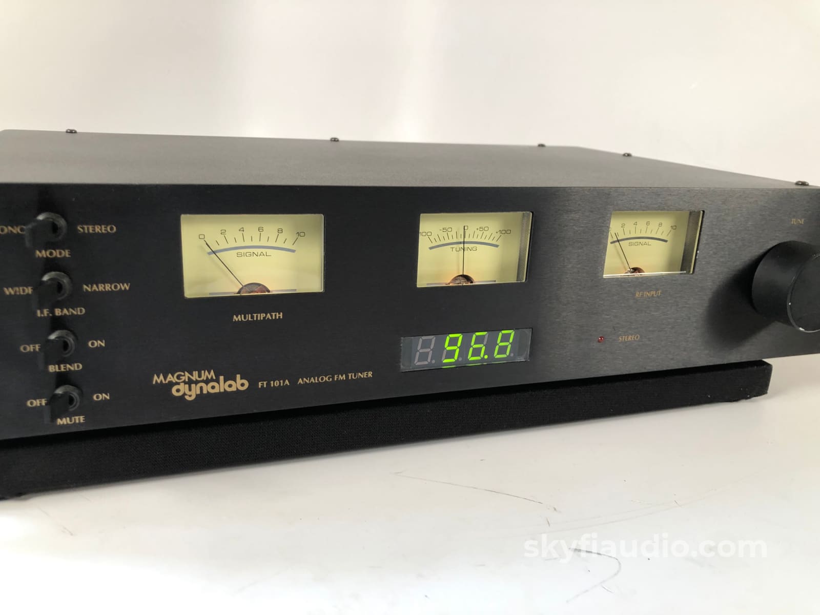 Magnum Dynalab Ft-101A Digital/Analog Reference Fm Tuner
