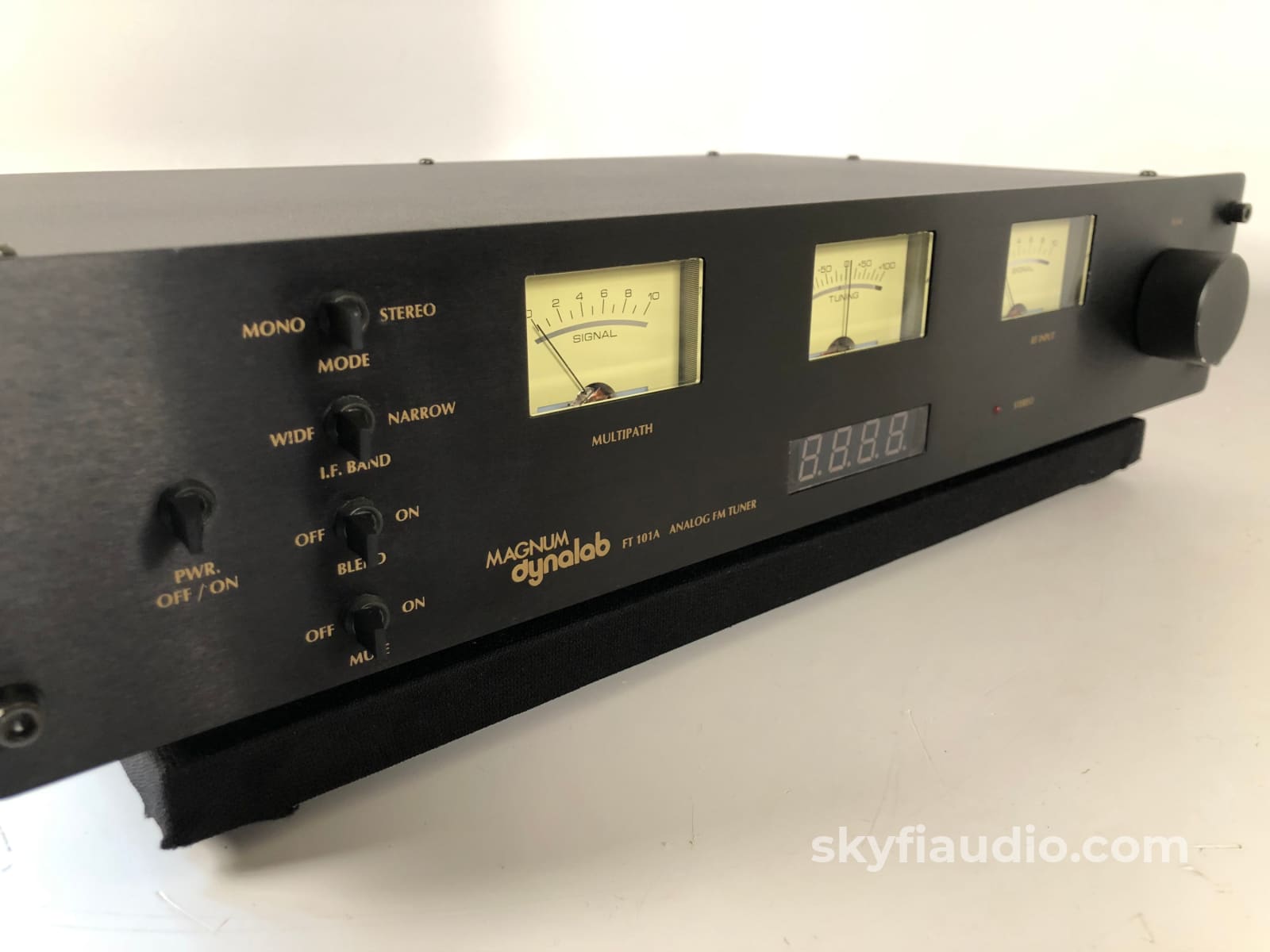 Magnum Dynalab Ft-101A Digital/Analog Reference Fm Tuner