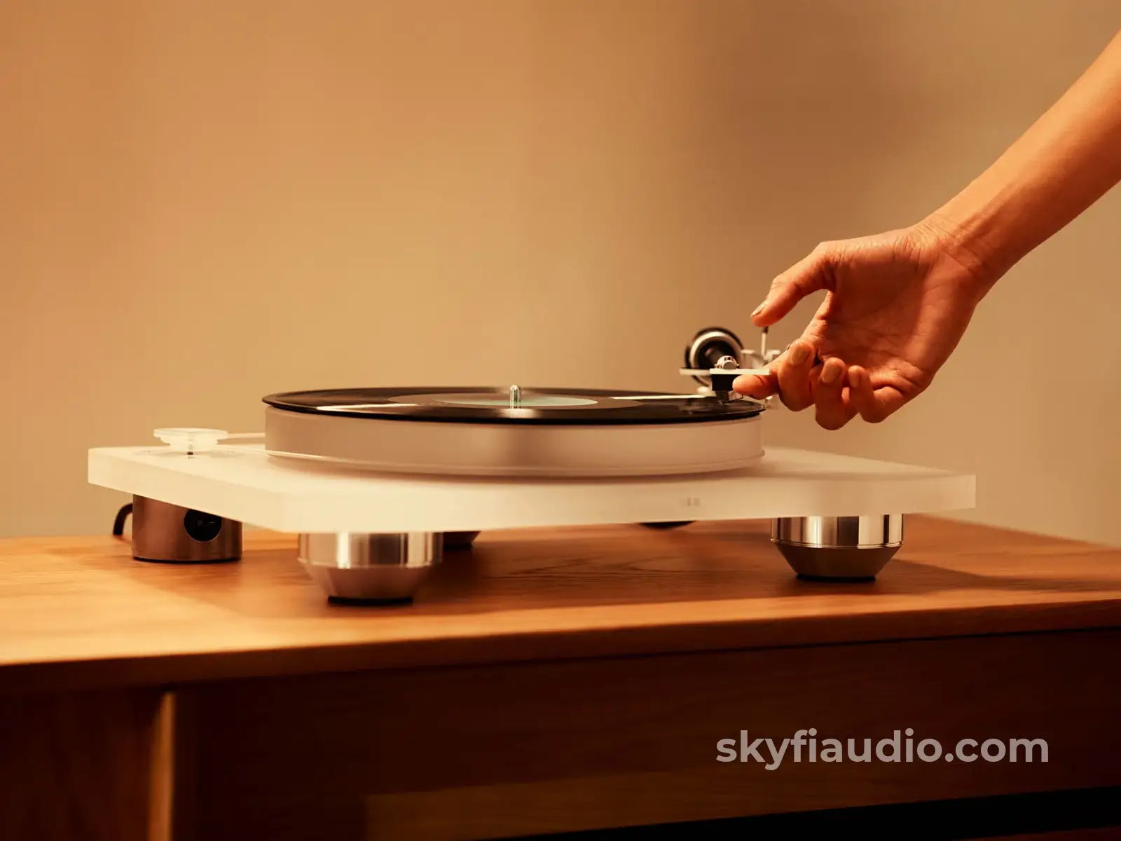 Marantz TT-15S1 Reference Belt Drive Turntable with New Sumiko Blue Point No. 3 Cartridge - Factory Refurbished