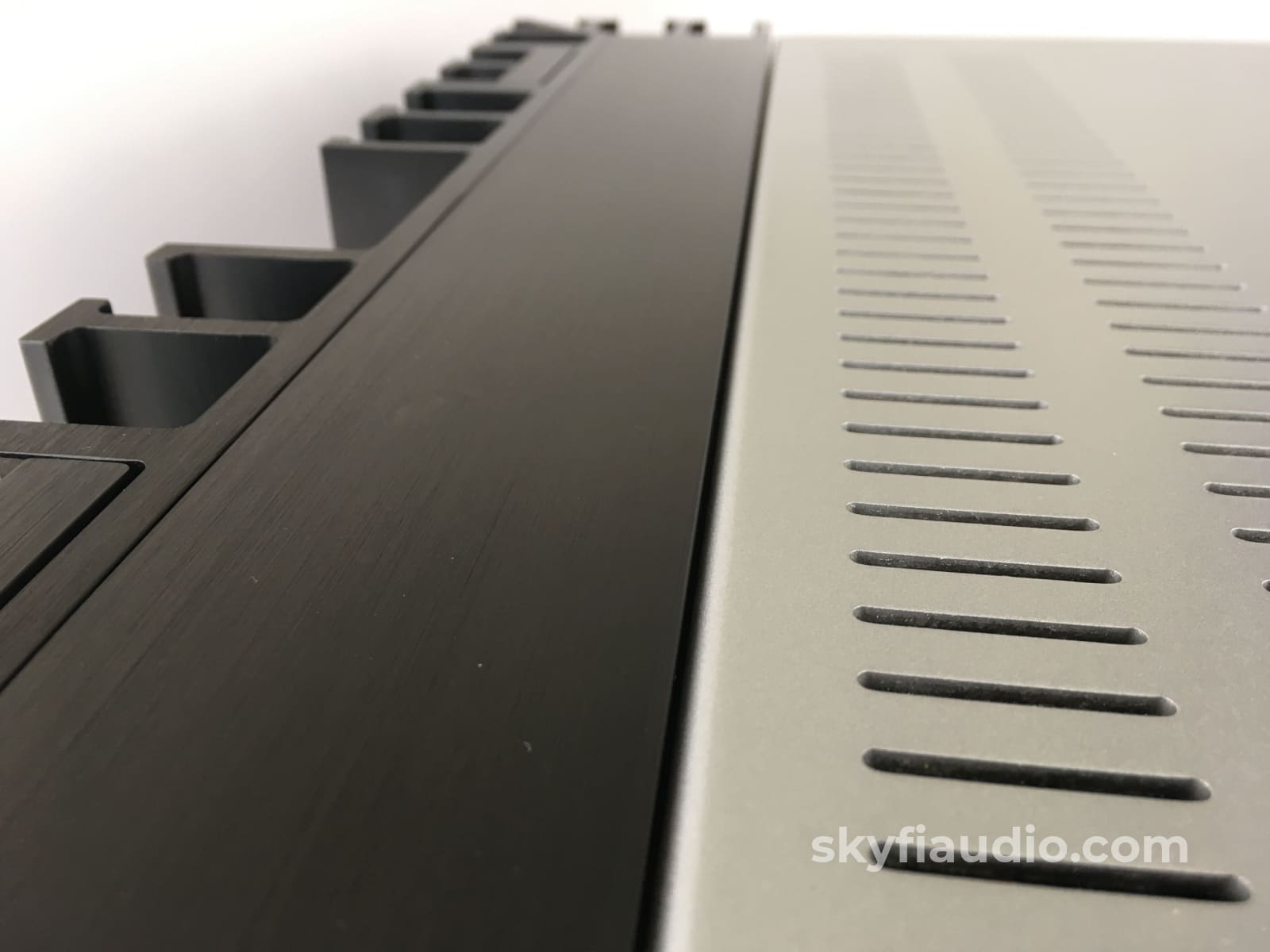 Mark Levinson No.331 Solid State Amplifier