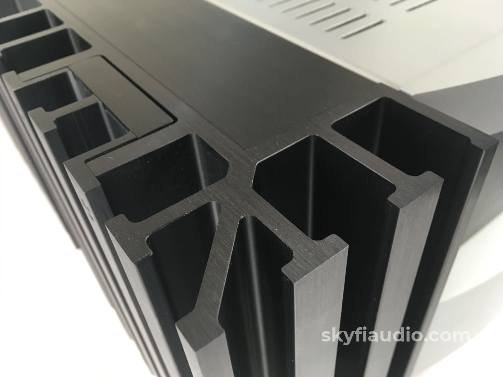 Mark Levinson No.331 Solid State Amplifier