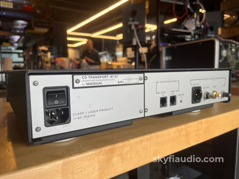 Mark Levinson No. 37 CD Transport - New Laser