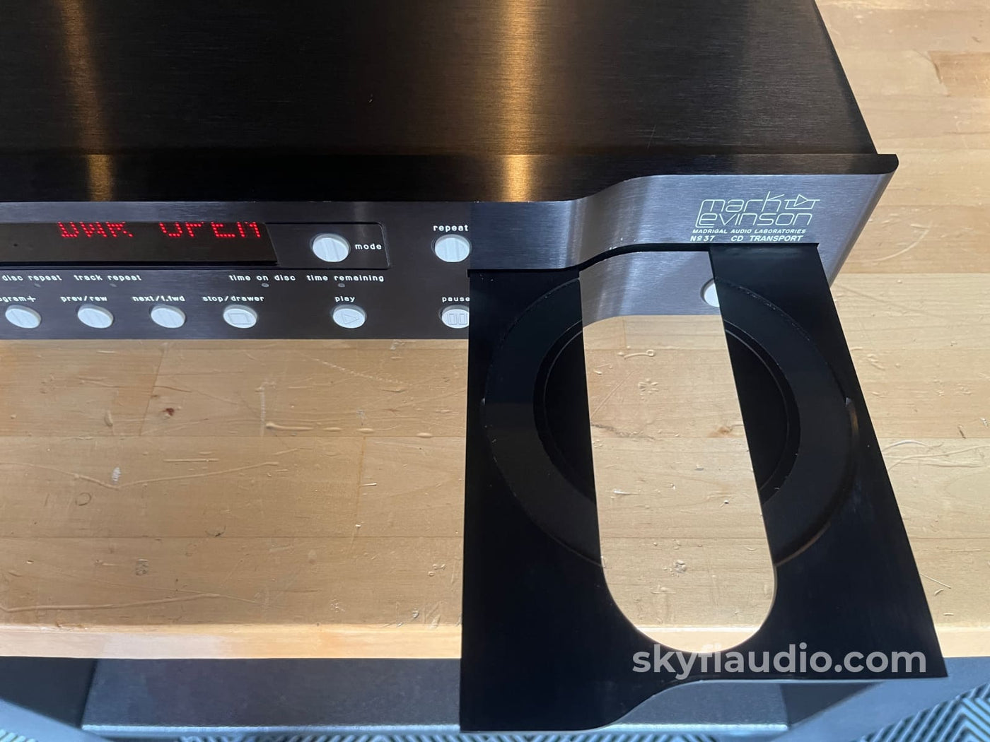 Mark Levinson No. 37 CD Transport - New Laser