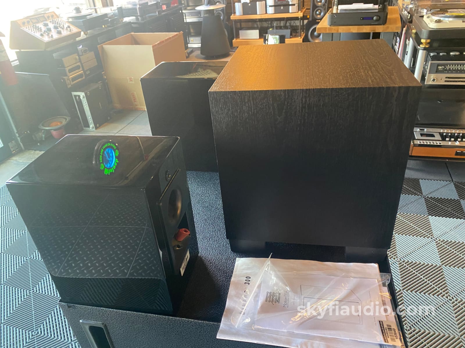 Martin Logan Lx16 Speakers W/Matching Dynamo Subwoofer
