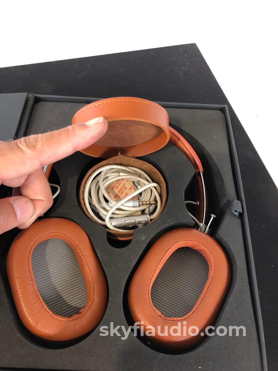 Master & Dynamic Mh40 Headphones In Fine Leather - New