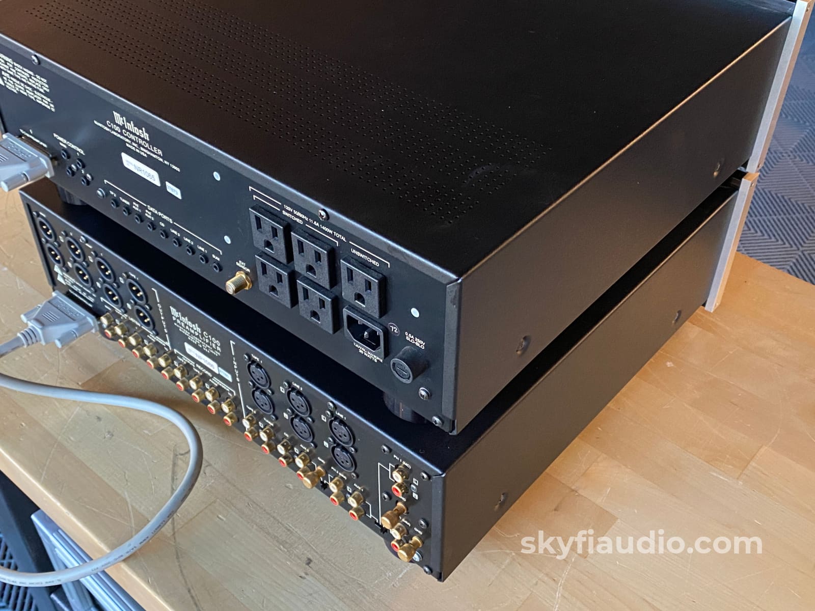 Mcintosh C100 Two Chassis Analog Preamp With Superb Phono Section Preamplifier