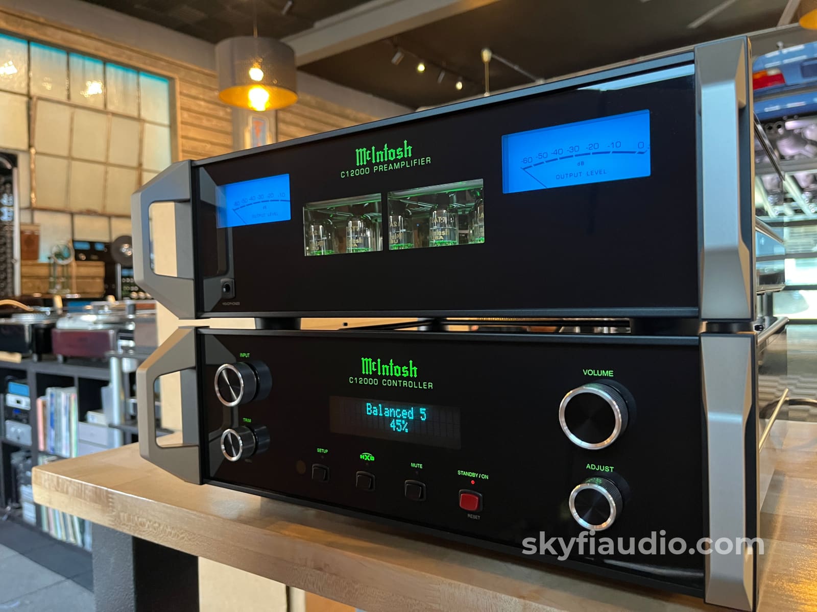 McIntosh C1200 Preamplifer - Pre-Loved Preamplifier