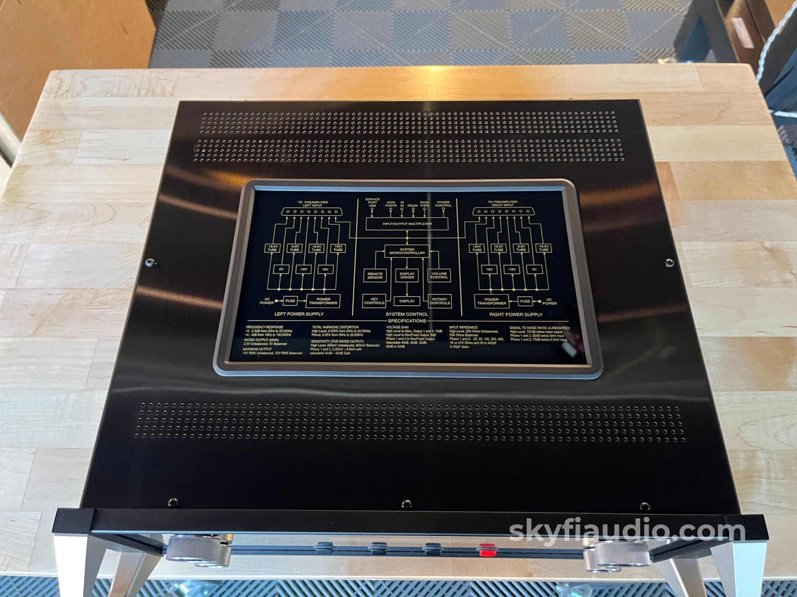 McIntosh C1200 Preamplifer - Pre-Loved Preamplifier