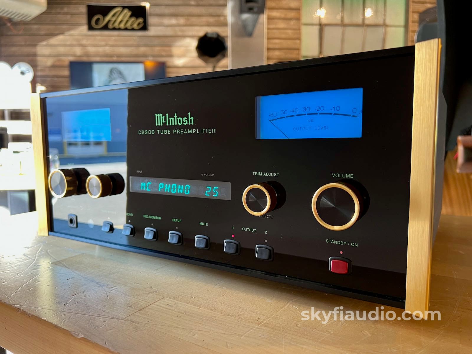 Mcintosh C2300 All Analog Tube Preamp With Special Gold Metalwork Preamplifier