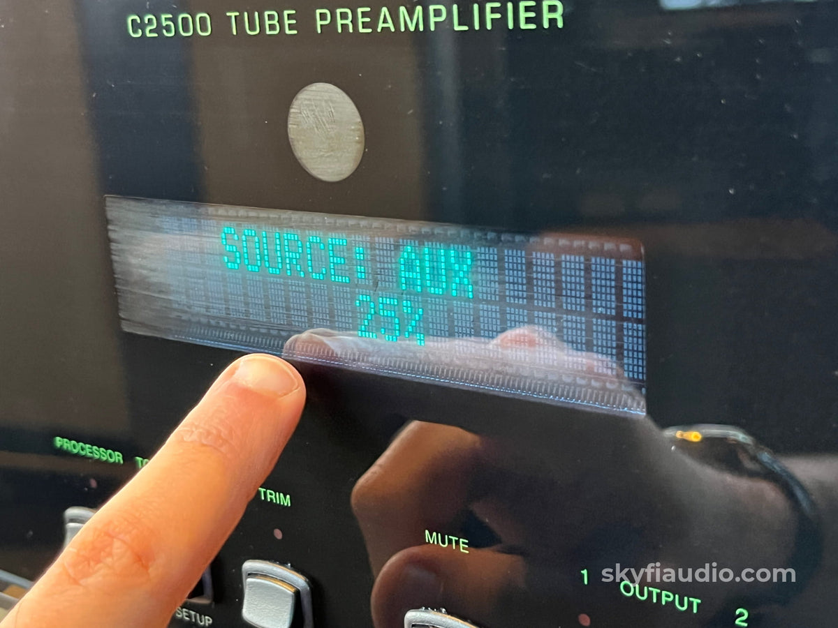 McIntosh C2500 Tube Preamplfier - Complete W/ Remote - Preamplifier