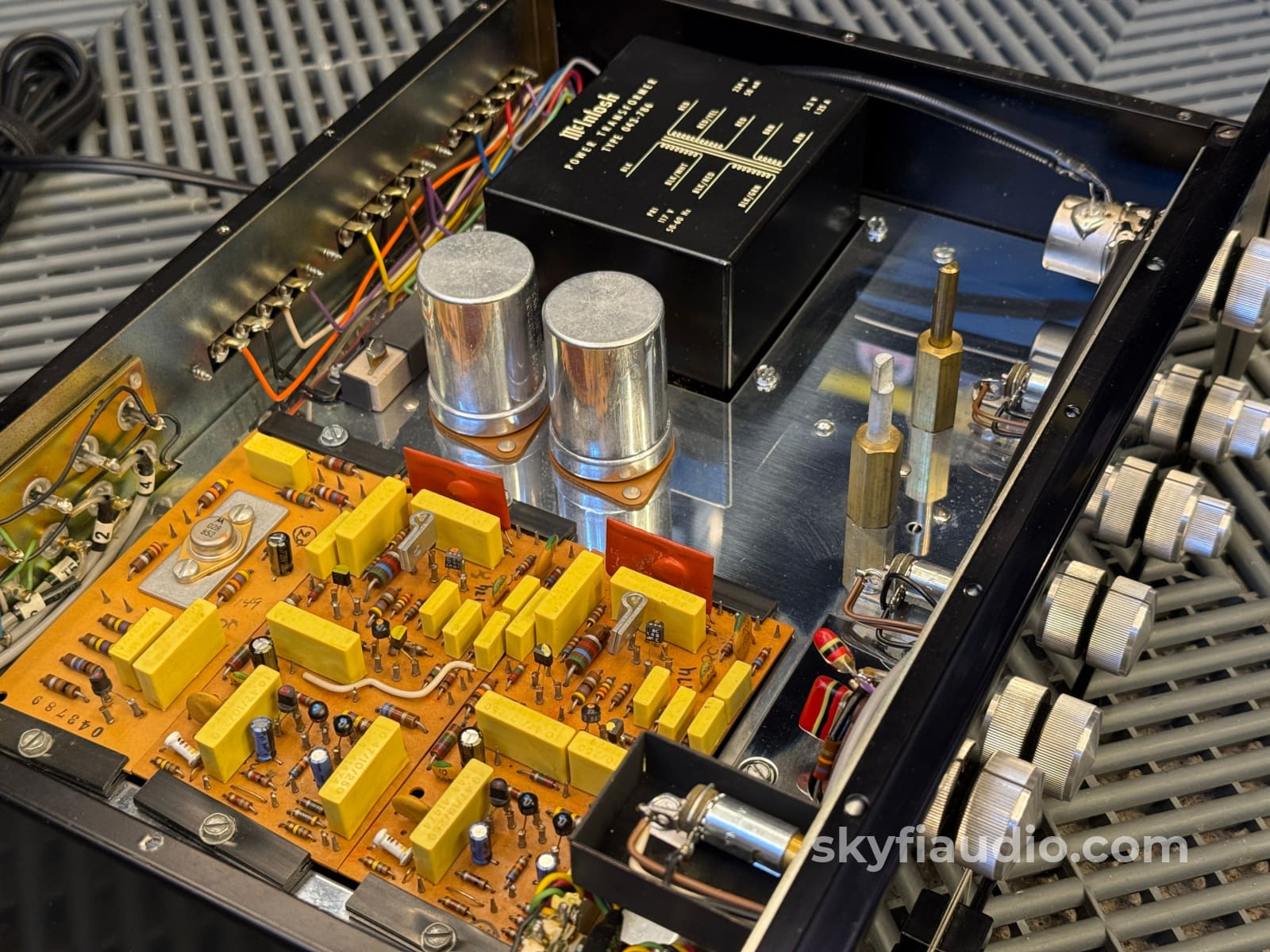 McIntosh C26 Solid State Preamplifier - Serviced - Preamplifier