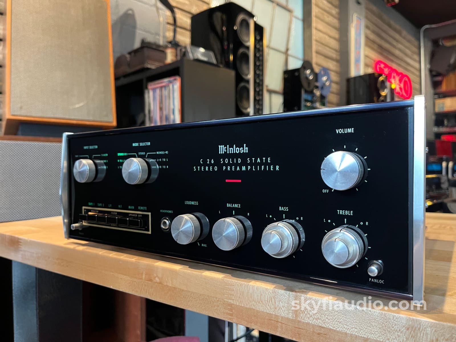 McIntosh C26 アンプ McIntosh C26 Solid State Preamplifier - Serviced - Dual Phono Inputs