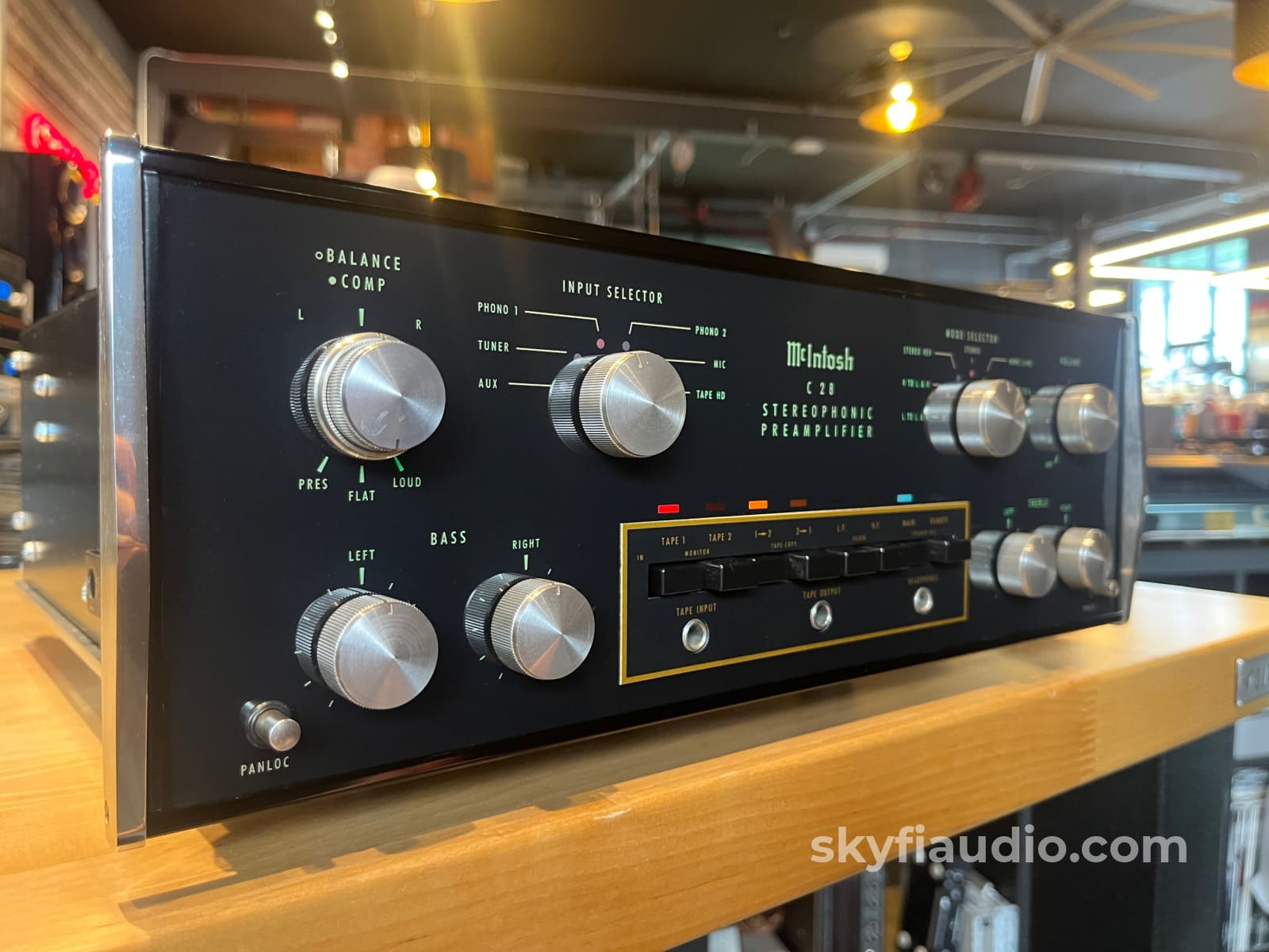 McIntosh C28 Solid State Vintage Preamplifier - Serviced - Preamplifier