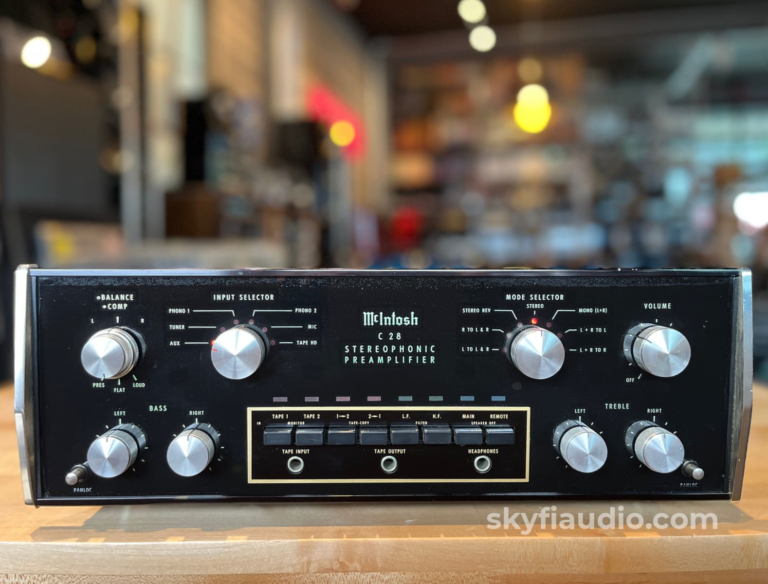 McIntosh C28 Solid State Vintage Preamplifier - Survivor - Preamplifier