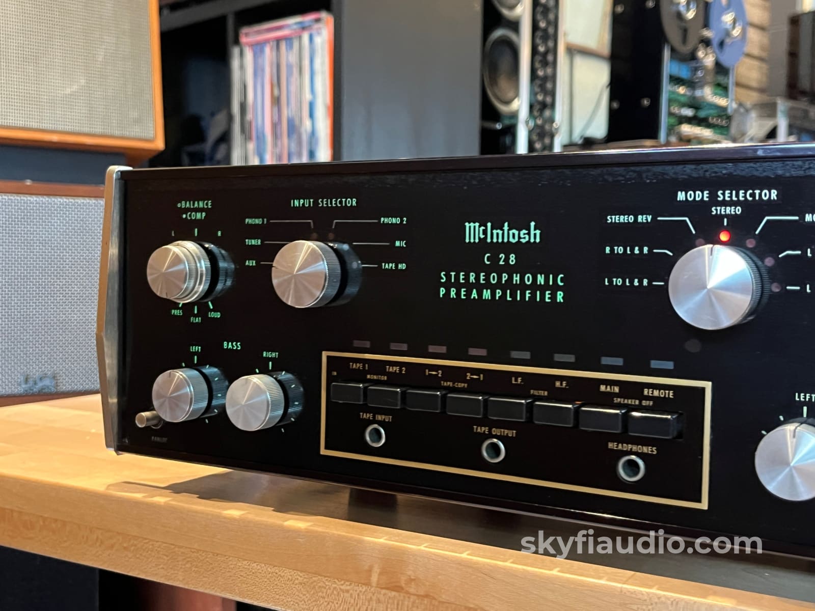 McIntosh C28 Solid State Vintage Preamplifier - Survivor - Preamplifier