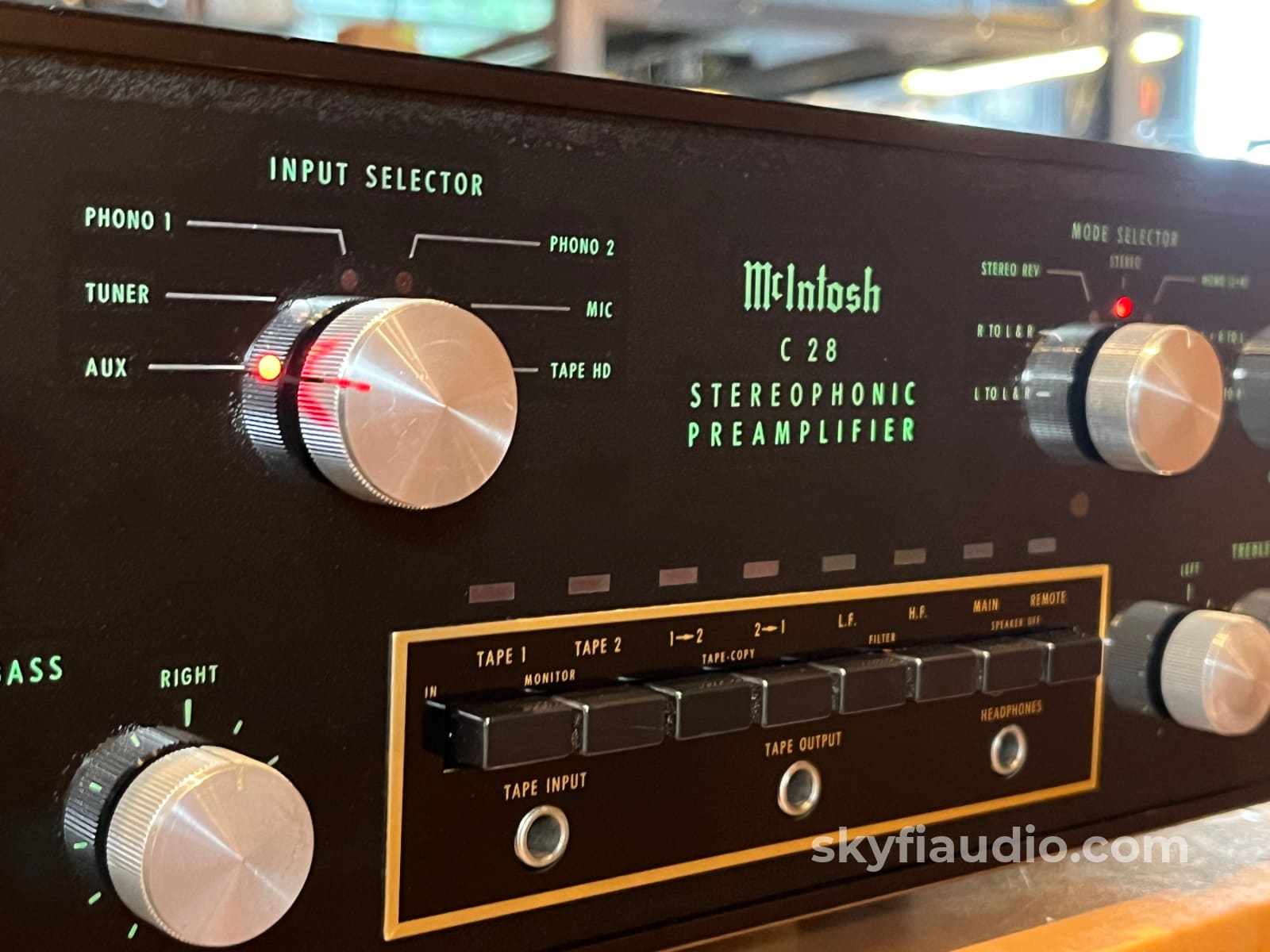 McIntosh C28 Solid State Vintage Preamplifier - Survivor - Preamplifier