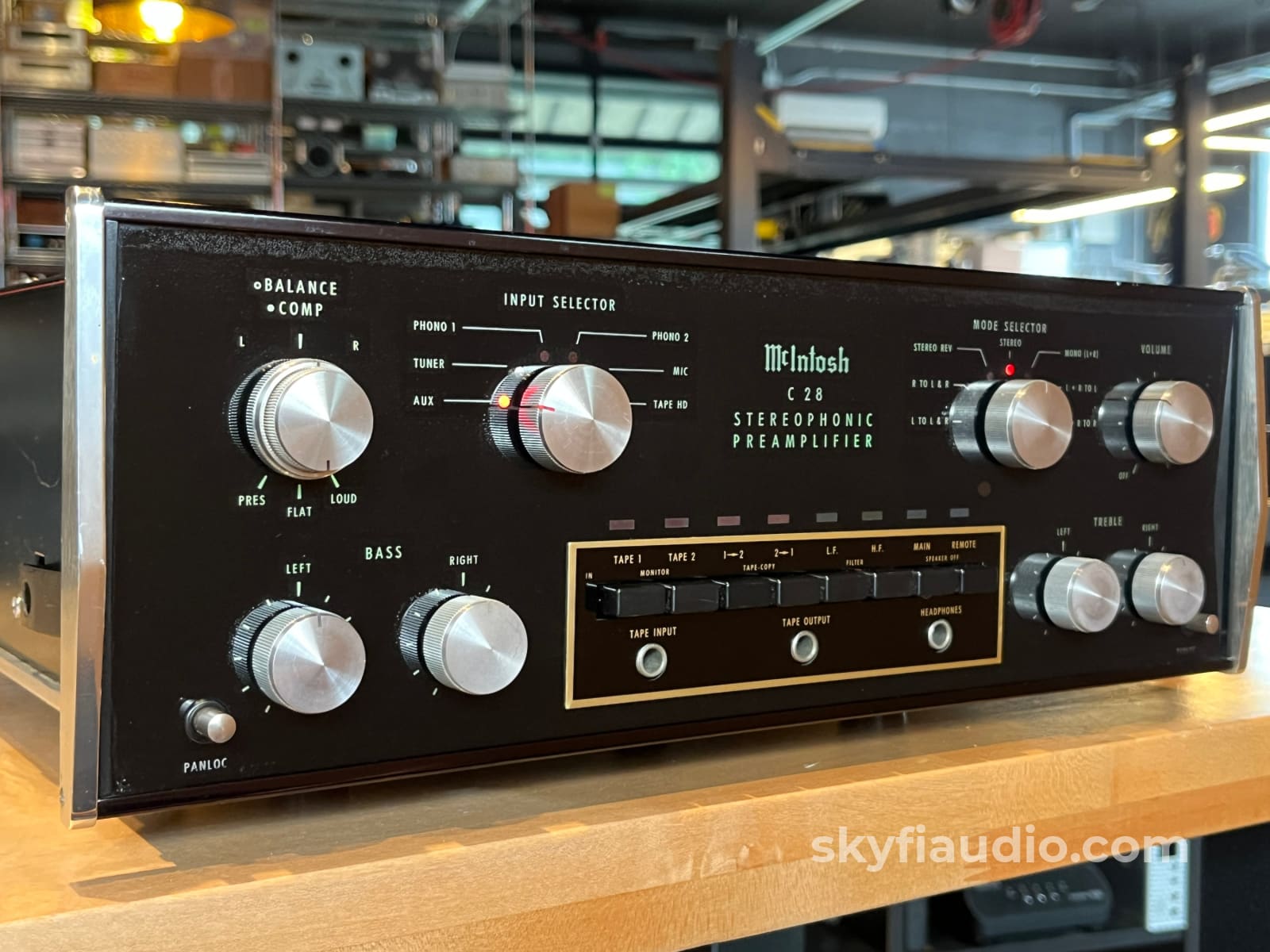 McIntosh C28 Solid State Vintage Preamplifier - Survivor - Preamplifier