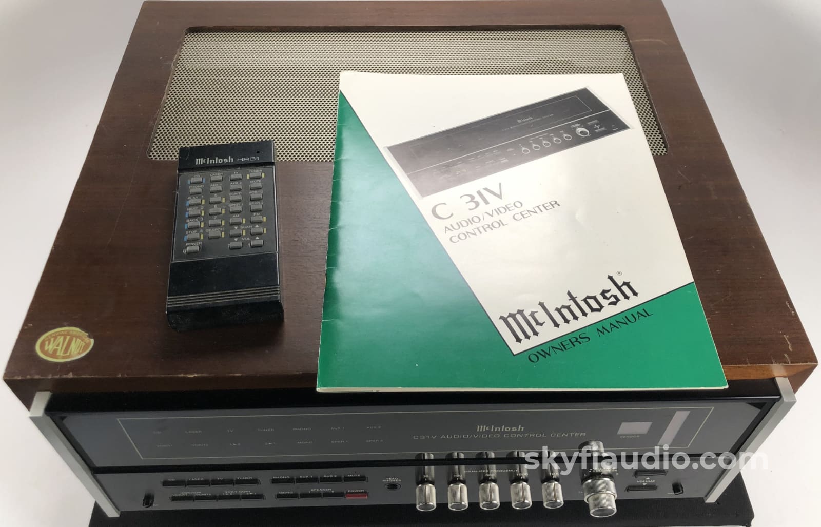 Mcintosh C31V Preamp With Phono - Includes Remote Wood Case And Manual Preamplifier