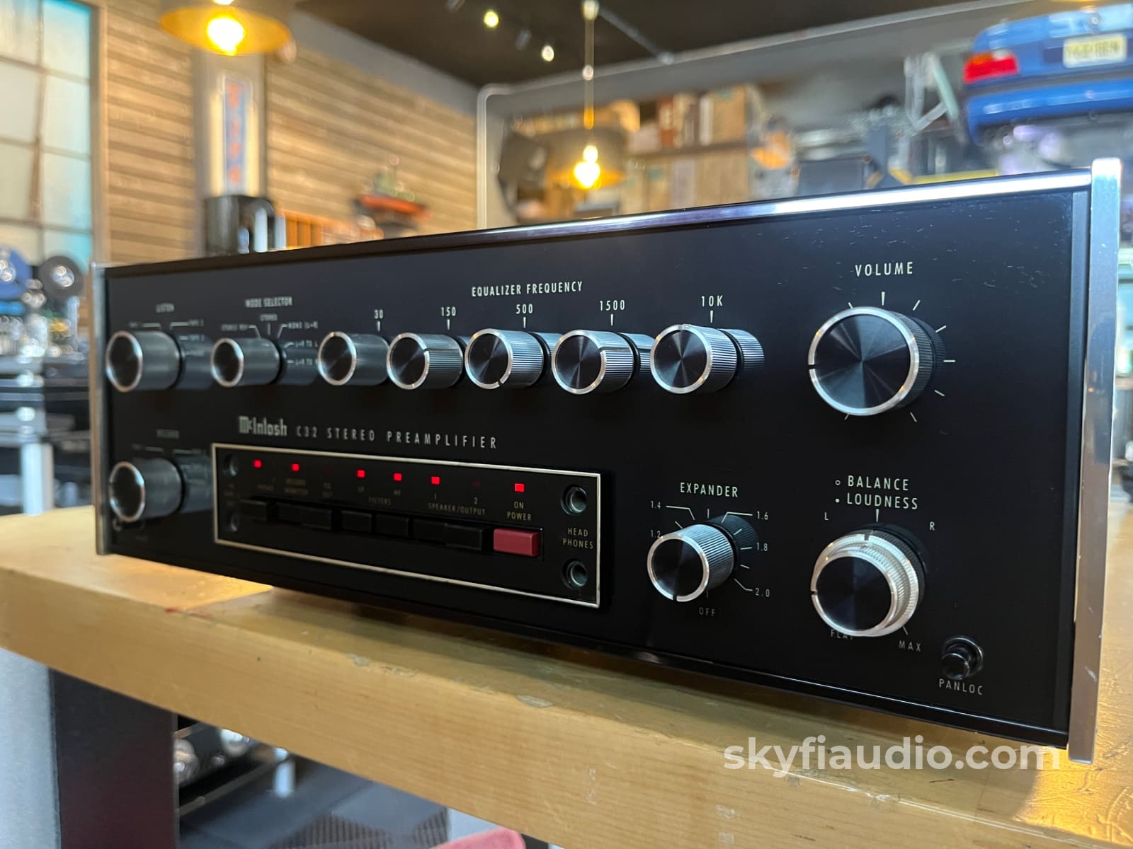 Mcintosh C32 Preamp - Skyfi Serviced Preamplifier