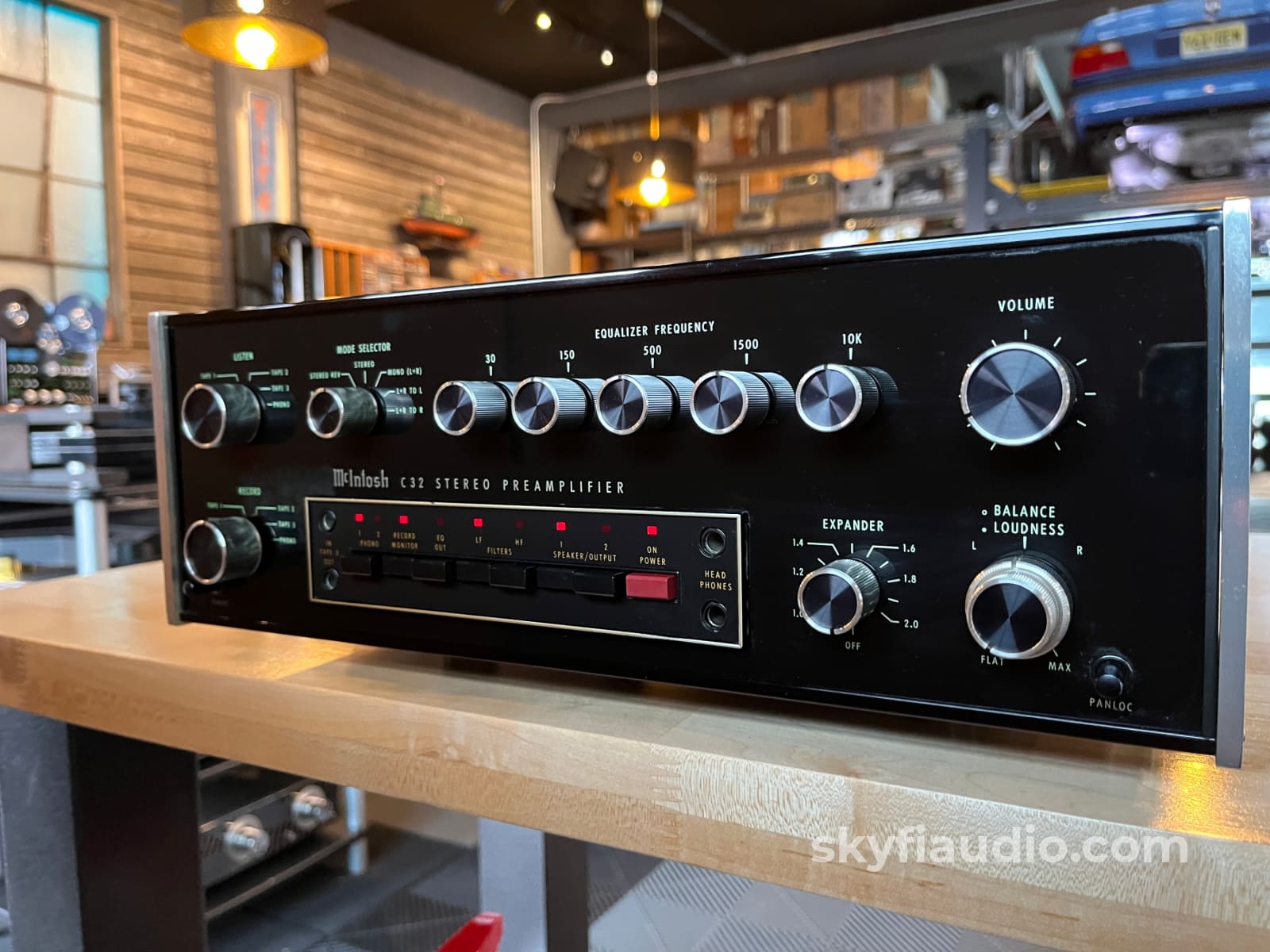 McIntosh C32 Vintage Preamplifier w/Built-In 