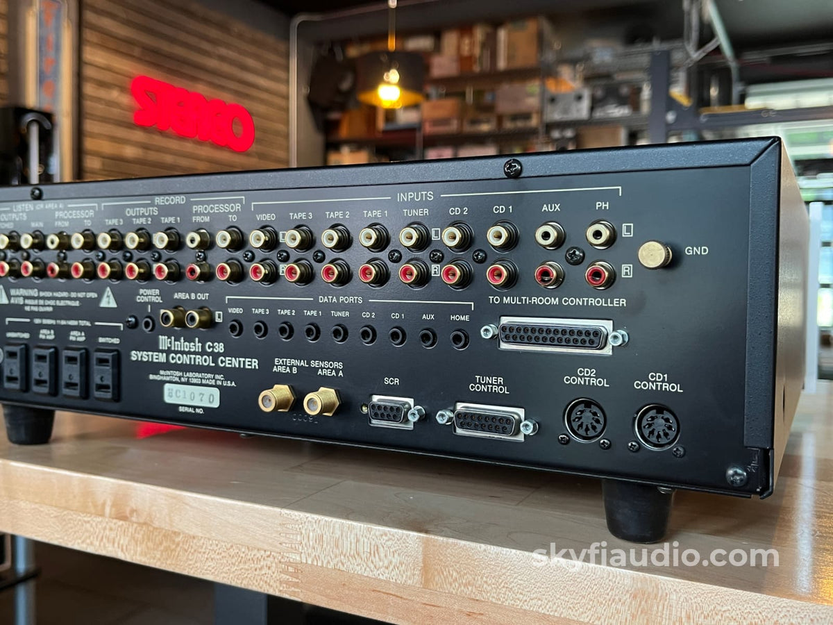 McIntosh C38 Solid State Analog Preamplifier - Preamplifier