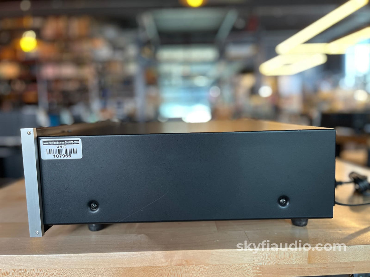 McIntosh C38 Solid State Analog Preamplifier - Preamplifier