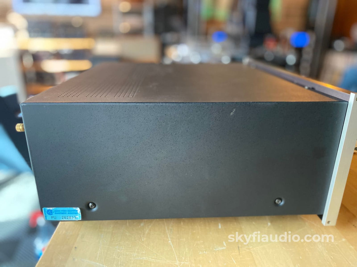 Mcintosh C39 Solid State Preamp W/Phono Processor