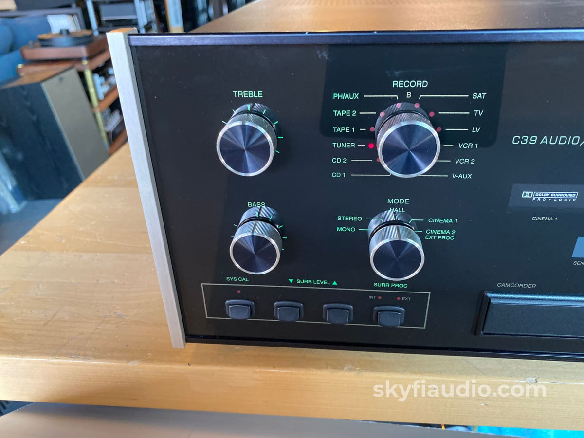 Mcintosh C39 Solid State Preamp W/Phono Processor