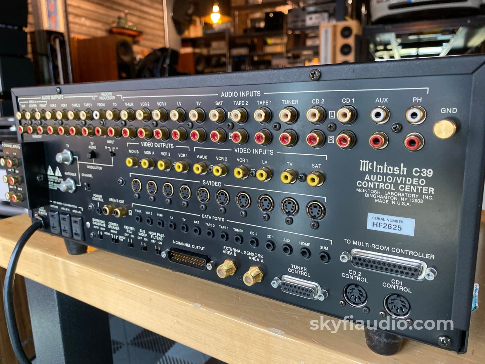 Mcintosh C39 Solid State Preamp W/Phono Processor
