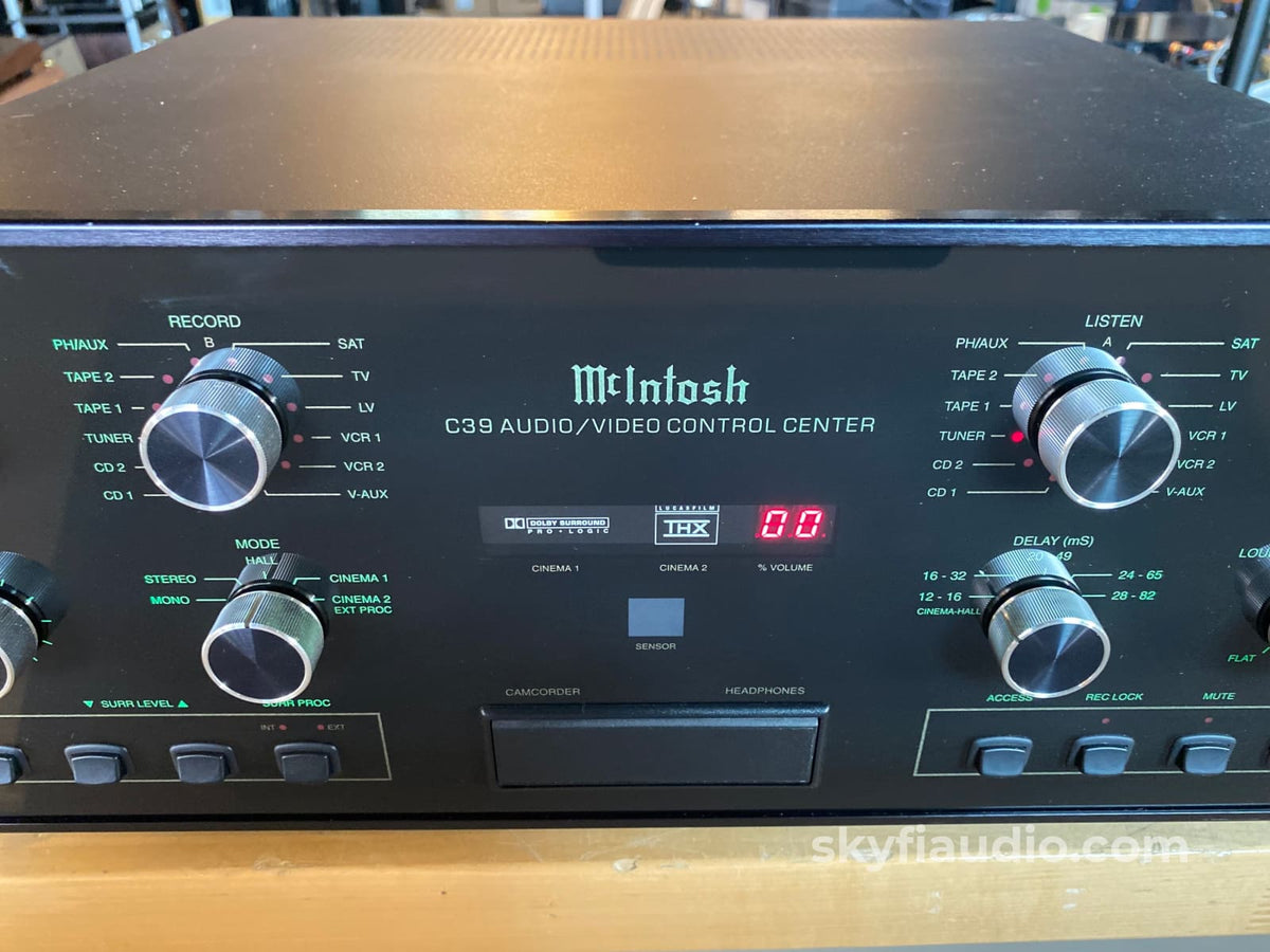Mcintosh C39 Solid State Preamp W/Phono Processor