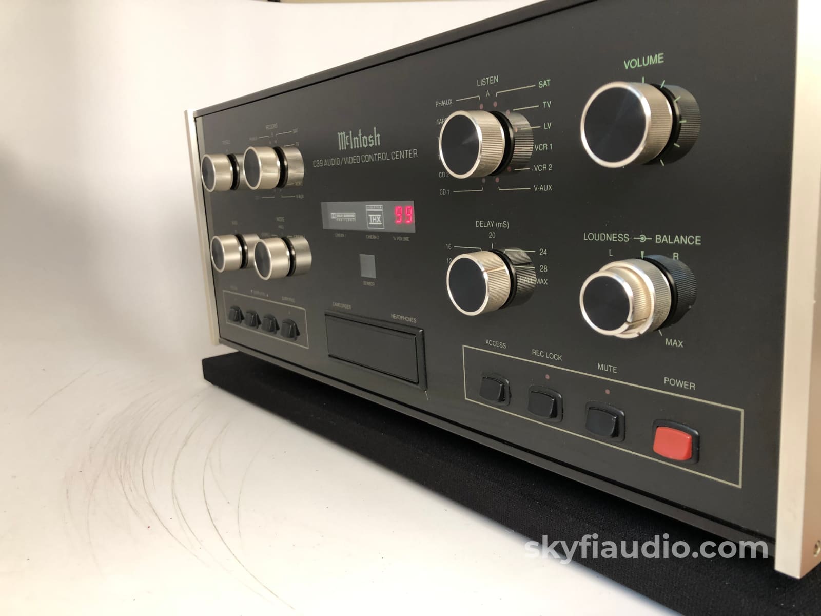 Mcintosh C39 Solid State Preamp With Phono Input Preamplifier
