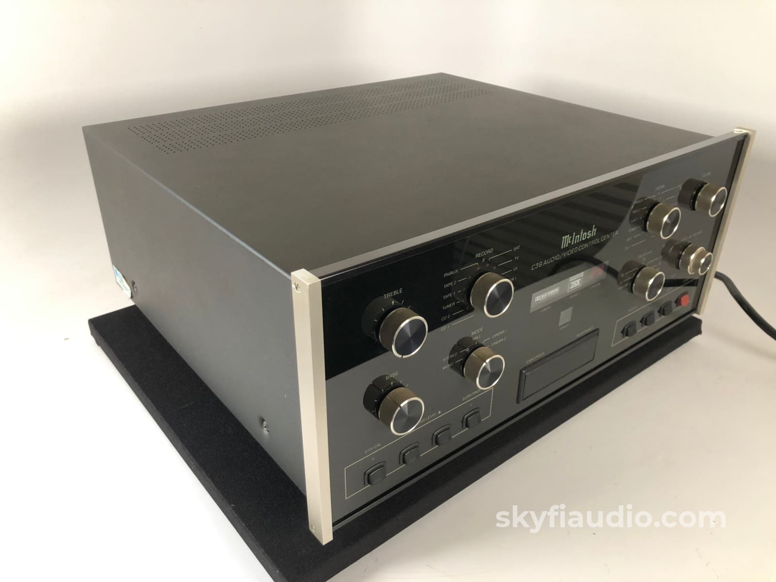 Mcintosh C39 Solid State Preamp With Phono Input Preamplifier